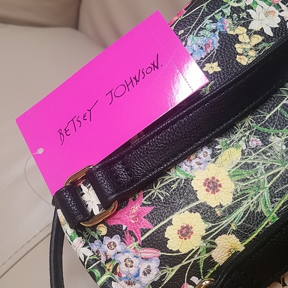 Betsey Johnson mini dog face backpack NWT - Picture 5 of 6